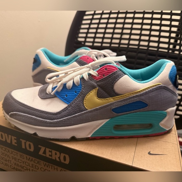 Nike Shoes - Nike Men's Air Max 90 SE, Men’s Size 9.5/Women’ Size 11